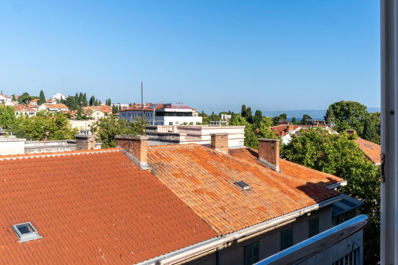 Apartment Pepper Penthouse - Luxurious Duplex Apartment, 50m From The Bacvice Sand Beach Split